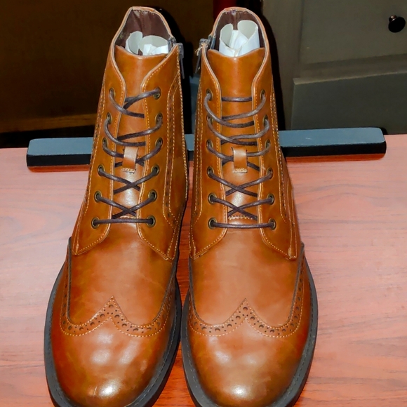 Kenneth Cole Unlisted Blind Sided Boots (11) NWOT - Picture 2 of 6